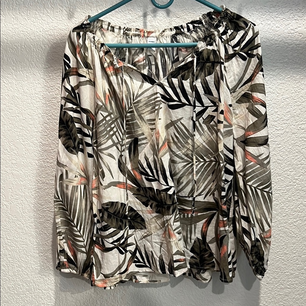 Old Navy Graphic Black and White 3/4 Sleeve Blouse